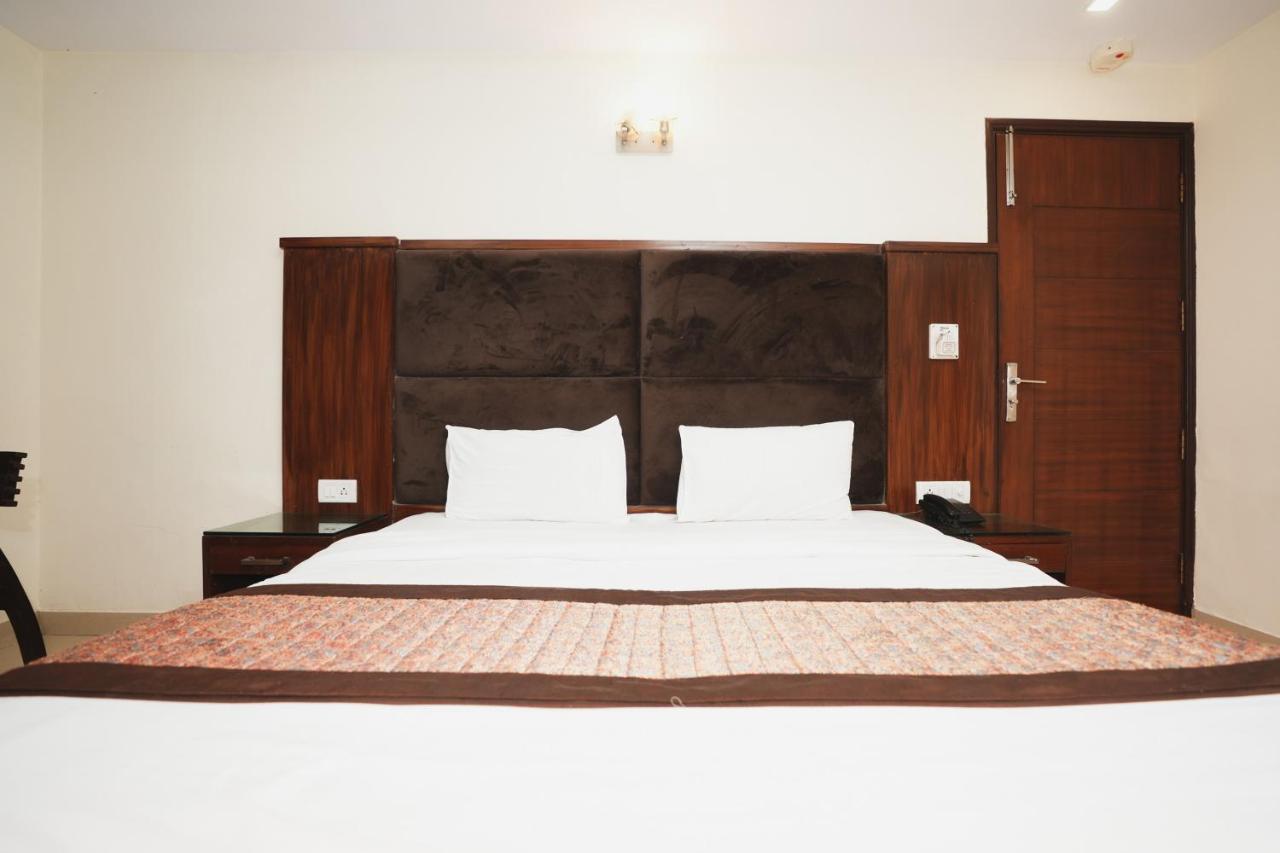 Hotel High 5 Land Delhi Kültér fotó